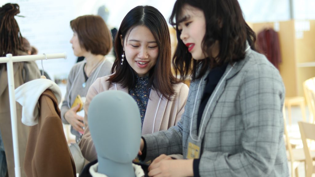 戸板女子短期大学とみなとコオフク塾の取り組みがファッション マーケティング ウェブマガジン「ACROSS」に紹介されました。