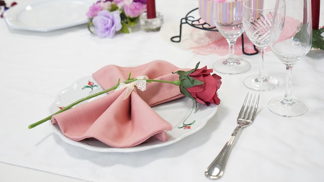 バレンタインのテーブルコーディネートを作成しました。