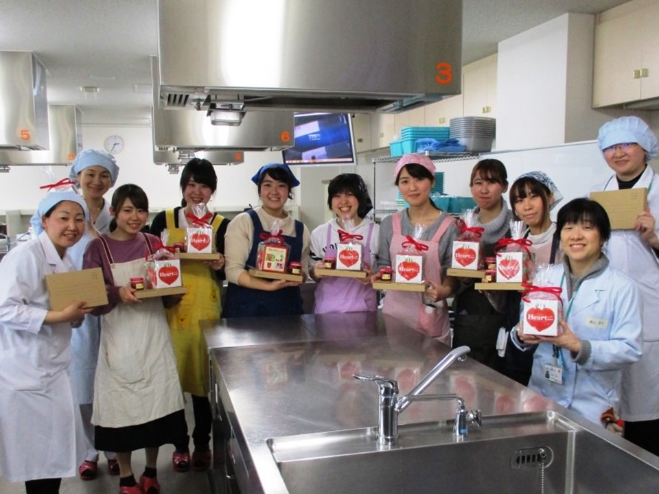 【食物栄養科】最後の西山・北村ゼミ会 戸板女子短期大学 【食物栄養科】最後の西山・北村ゼミ会 戸板女子短期大学