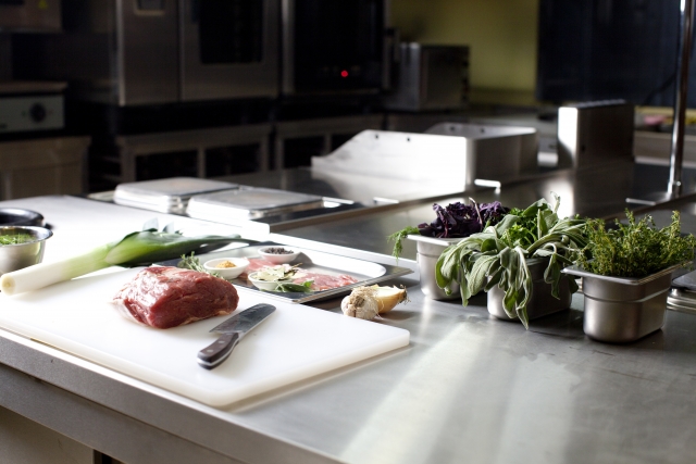 食物栄養科かわらばん Vol.10 「スチームコンベクションオーブン研修会」にスチコン同好会の学生が参加しました