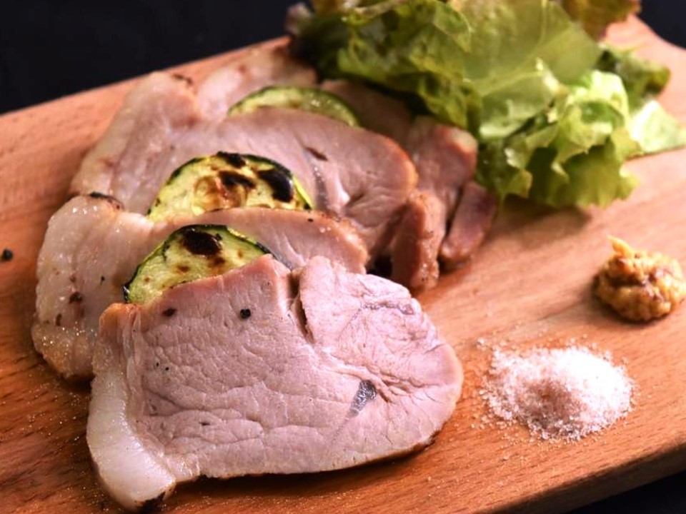 【食物栄養科】幻の豚肉「TOKYO X」のレシピ開発をミートコンパニオン社と行いました。