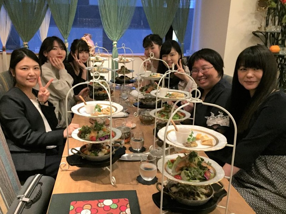 【食物栄養科】川嶋ゼミが「銀座カフェビストロ　森のテーブル」にハーブ料理の勉強会に行きました。