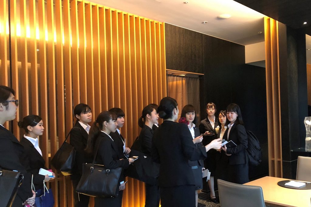 「ザ・キャピトルホテル東急」「パークハイアット東京」を見学しました。