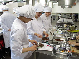 食物栄養科かわらばんVol.52（16.3.23）2015年度食育ゼミナール　野菜ゼミの活動