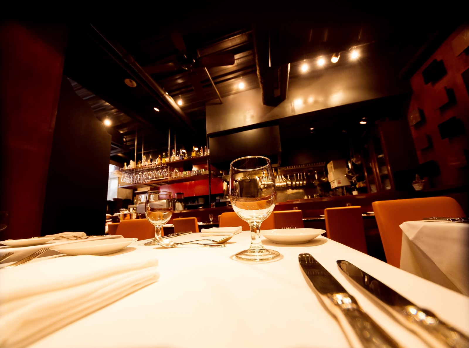 服飾芸術科1年生がエメ・ヴィベールで実習を行いました。