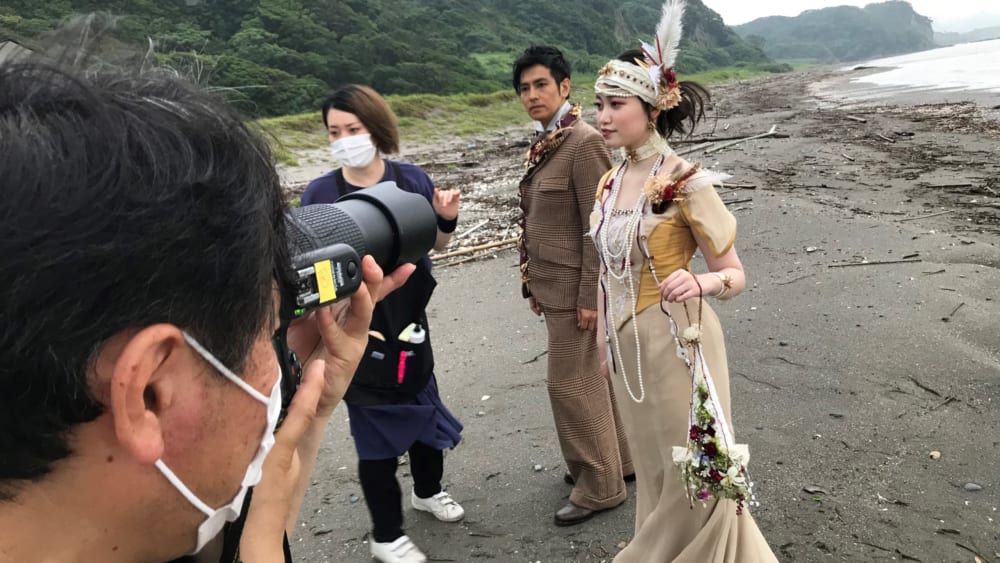 朝月真次郎名誉顧問と戸板女子短期大学学生が「フラワーデザイナー8-9号」に掲載されました。