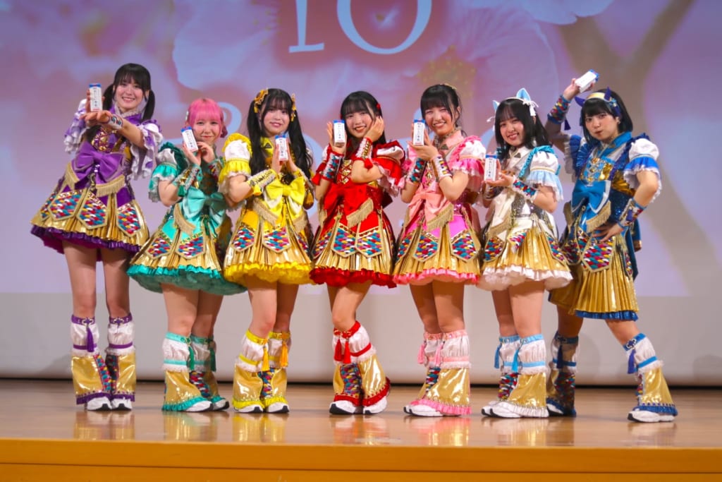 TikTokで話題のアイドル Appare!  戸板女子短大の入学式でサプライズLIVEを開催！