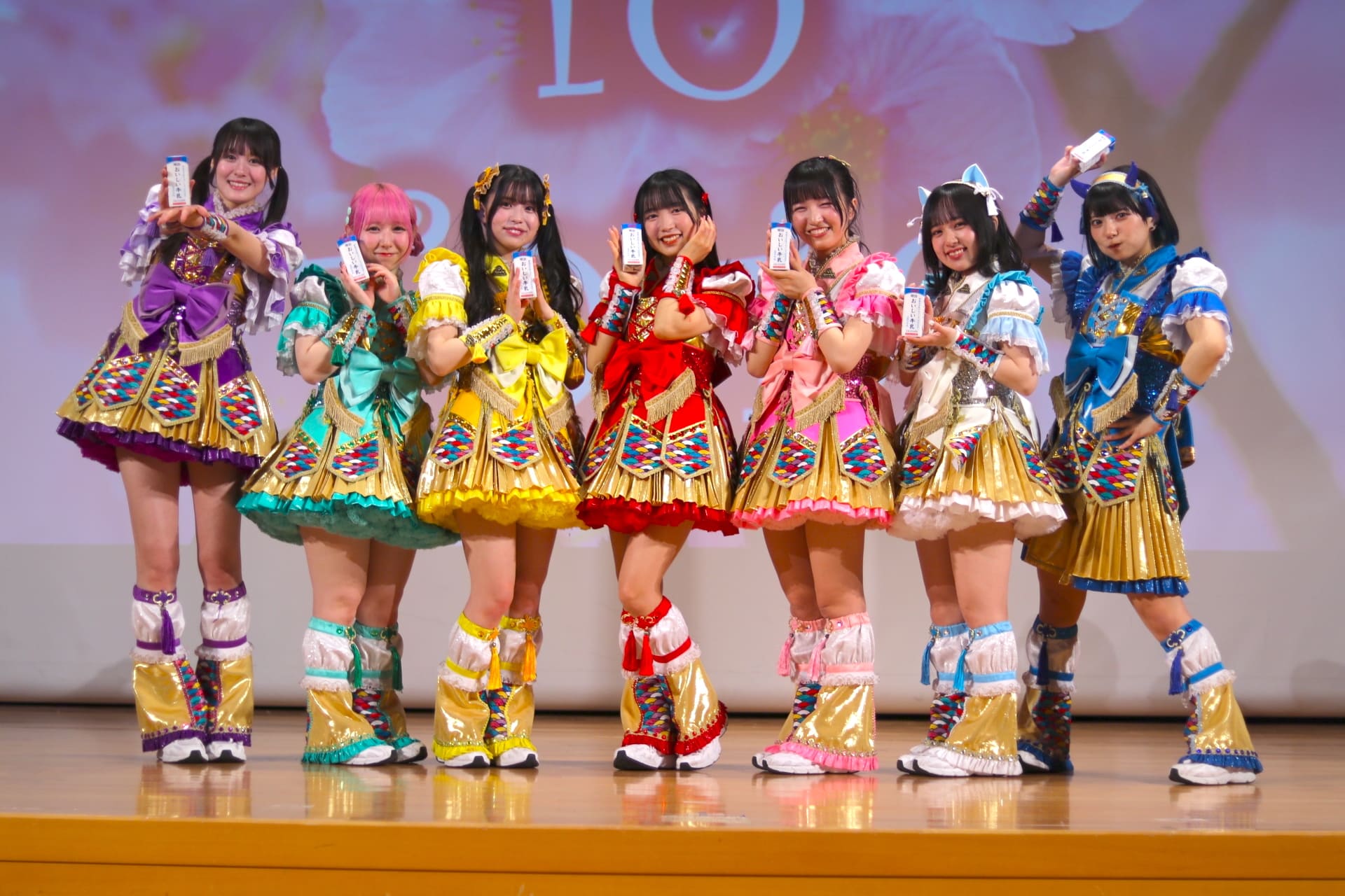 TikTokで話題のアイドル Appare!  戸板女子短大の入学式でサプライズLIVEを開催！